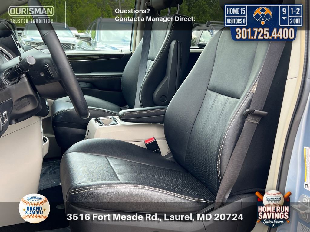 Used 2016 Chrysler Town & Country Touring-L FWD image 6