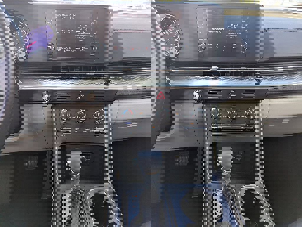 Certified 2024 Kia Carnival LX image 12