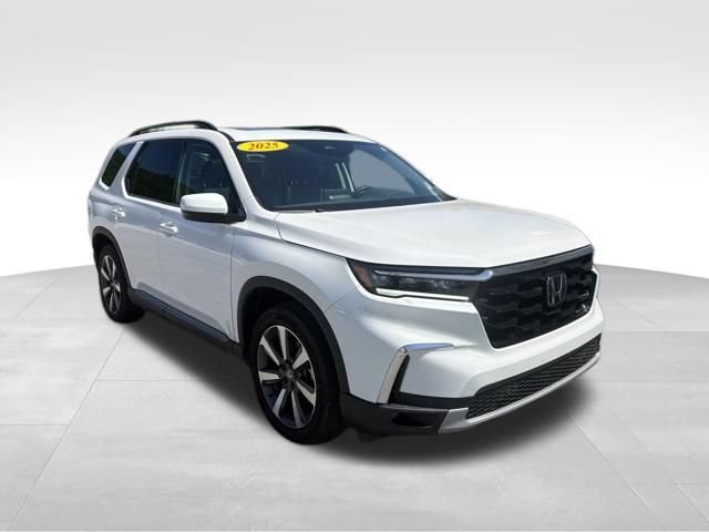 Used 2025 Honda Pilot Touring image 8