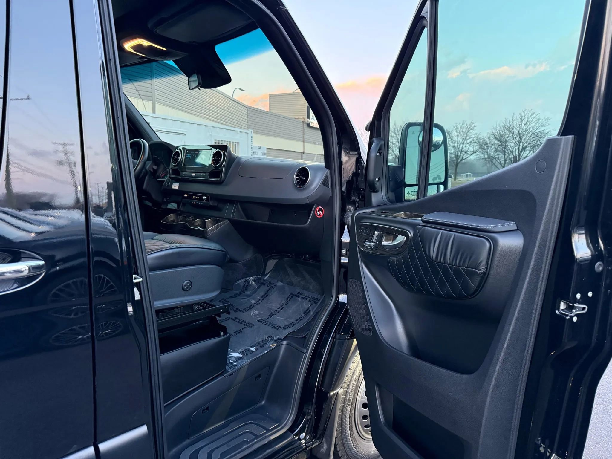 Used 2021 Mercedes-Benz Sprinter 3500 w/ Comfort Plus Package image 35