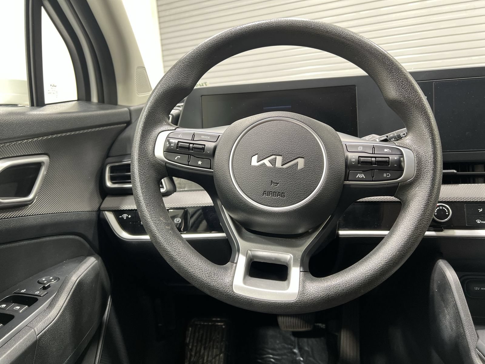 Used 2023 Kia Sportage LX AWD/4WD image 14