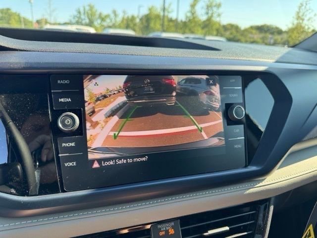 New 2024 Volkswagen Taos SE image 36