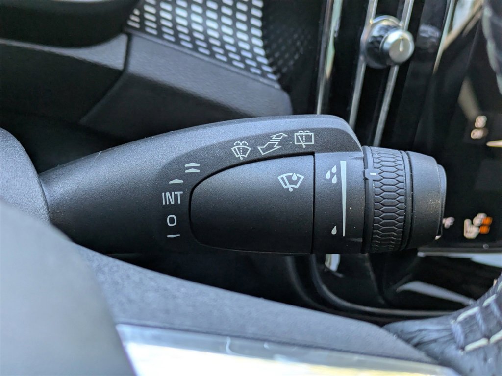 Used 2021 Volvo XC40 T5 R-Design w/ Climate Package image 34