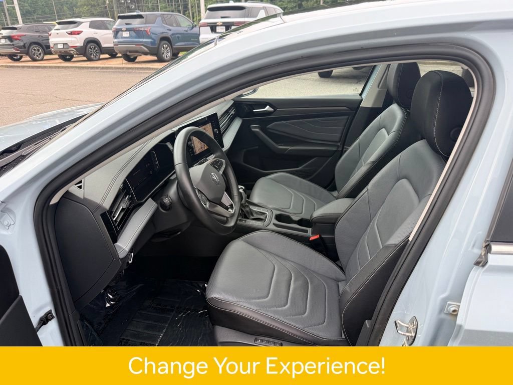 Used 2025 Volkswagen Jetta SEL FWD image 6