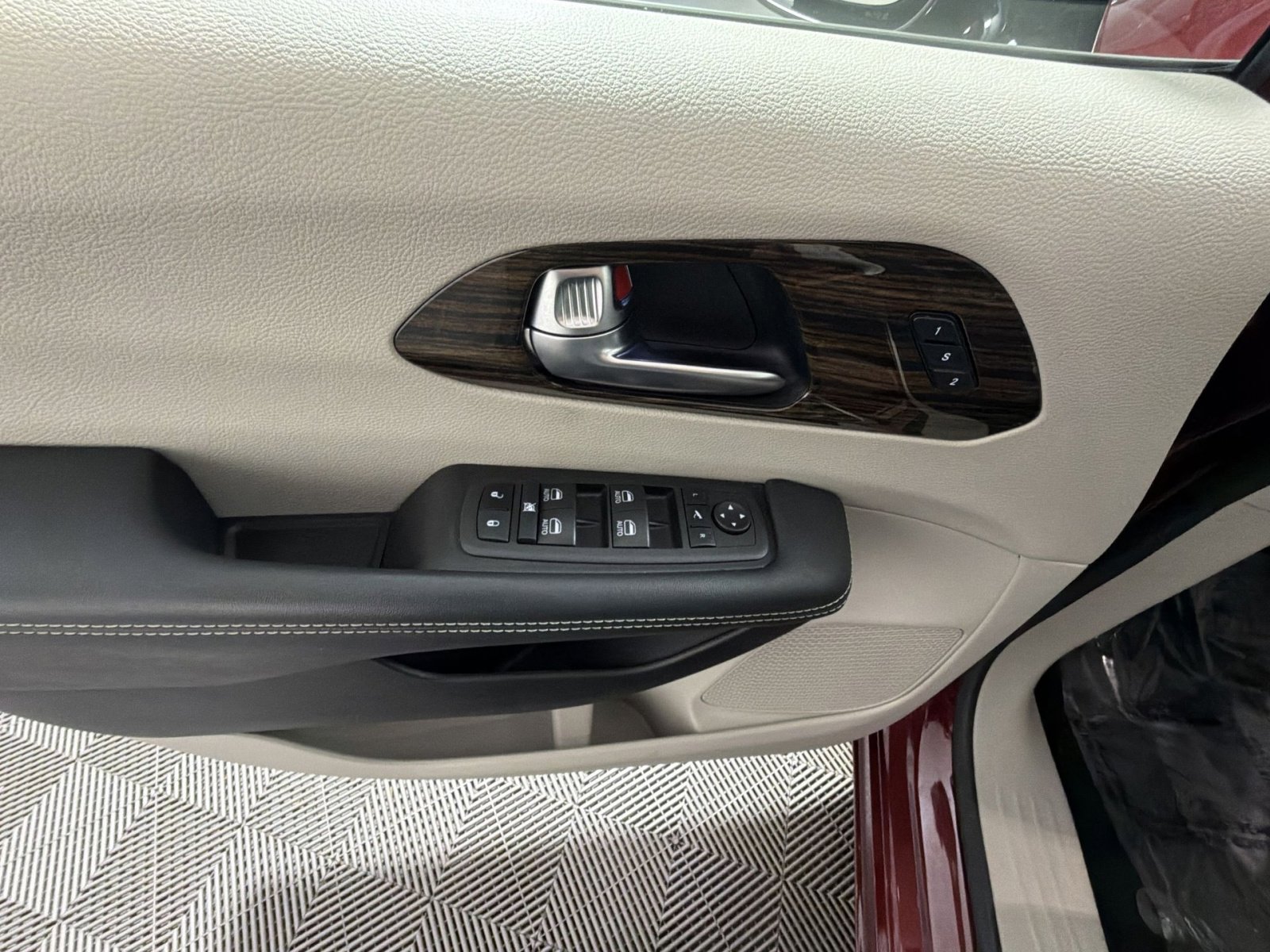 Used 2023 Chrysler Pacifica Limited image 15