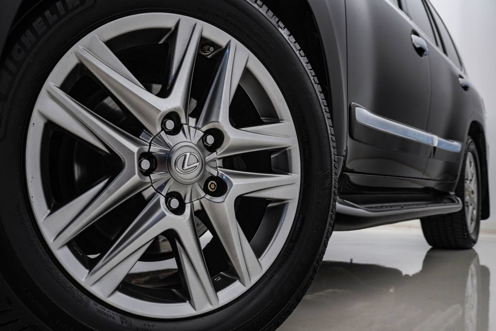 Used 2013 Lexus LX 570 4WD w/ Luxury Pkg image 5