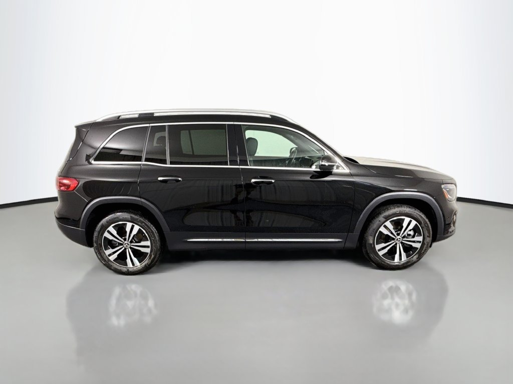 Used 2025 Mercedes-Benz GLB 250 4MATIC w/ Winter Package image 8