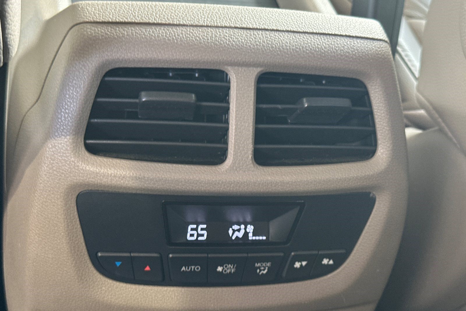 Used 2016 Honda Pilot Touring image 16