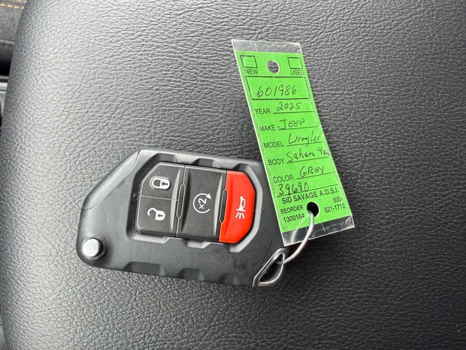 Used 2025 Jeep Wrangler Unlimited Sahara AWD/4WD image 40