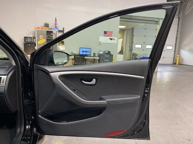 Used 2017 Hyundai Elantra GT FWD image 29