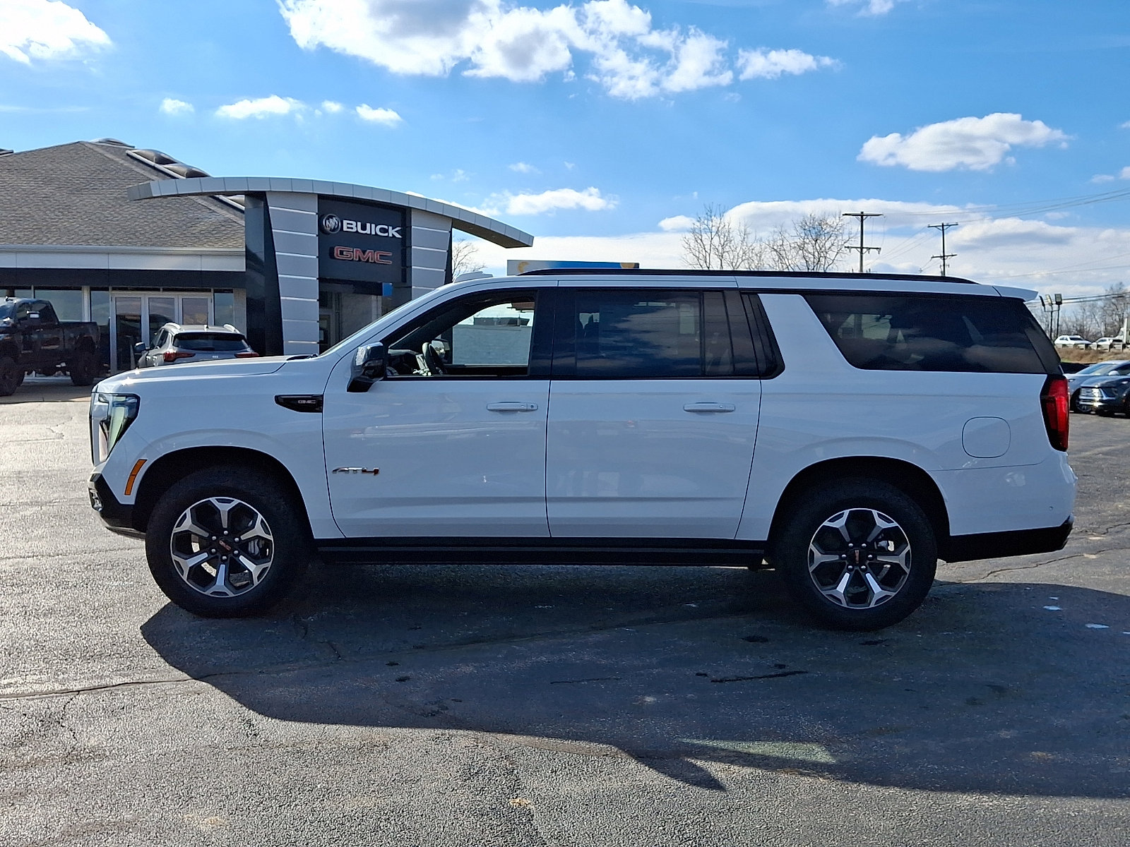 New 2026 GMC Yukon XL AT4 Ultimate w/ LPO, Illumination Package image 5