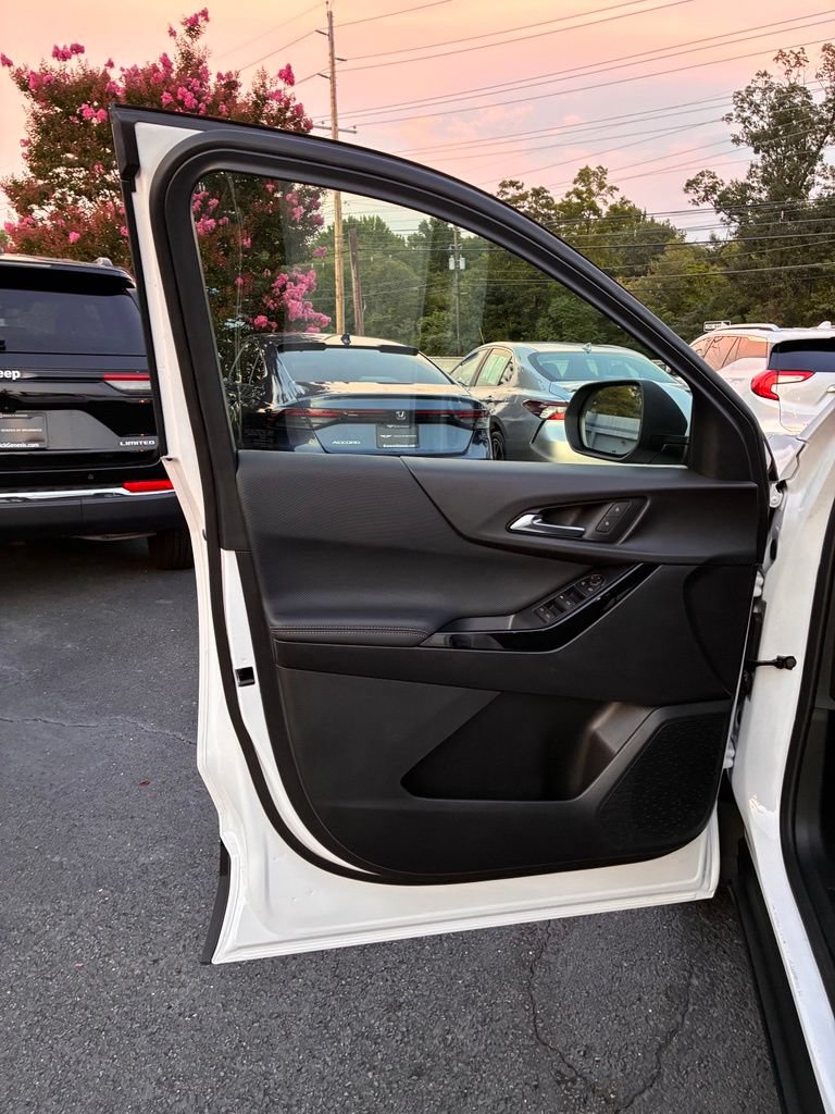 Used 2026 Chevrolet Equinox LT FWD image 27