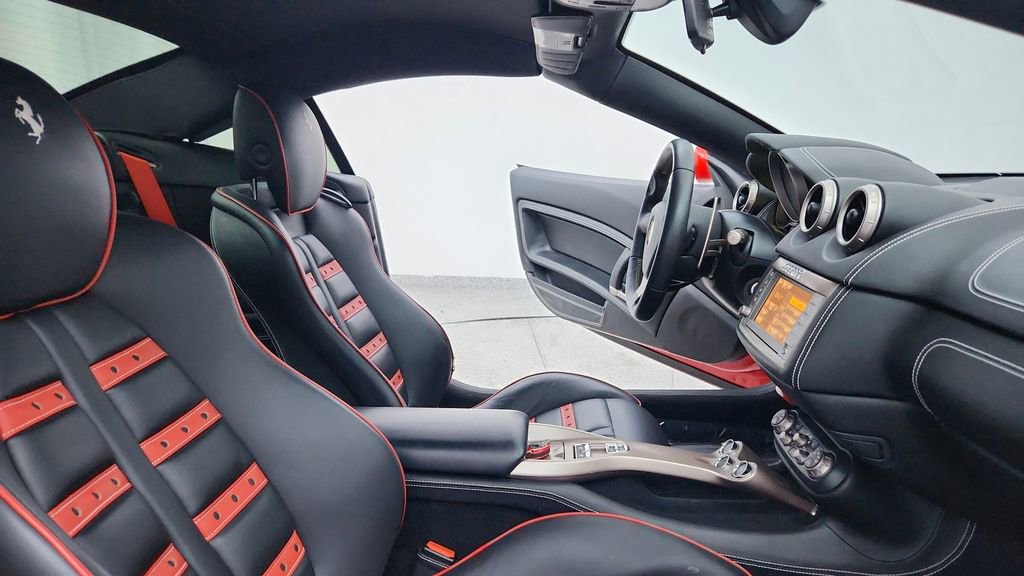 Used 2014 Ferrari California image 22