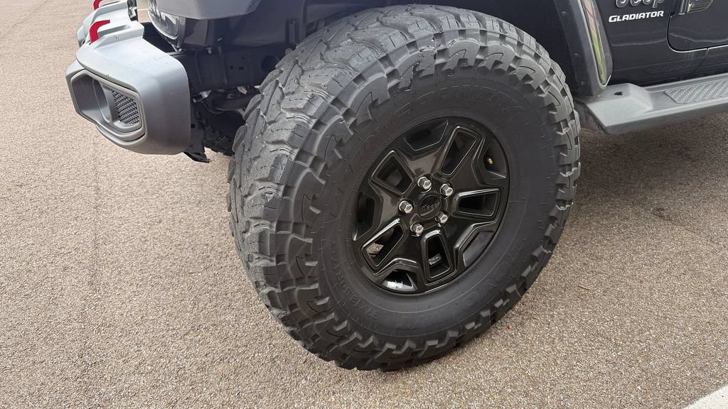 Used 2020 Jeep Gladiator Overland AWD/4WD image 4