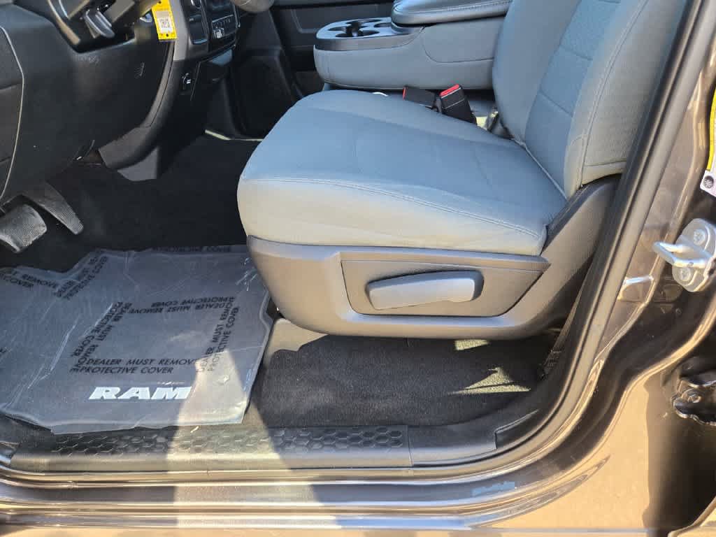 Used 2018 RAM 2500 Tradesman w/ Chrome Appearance Group AWD/4WD image 18