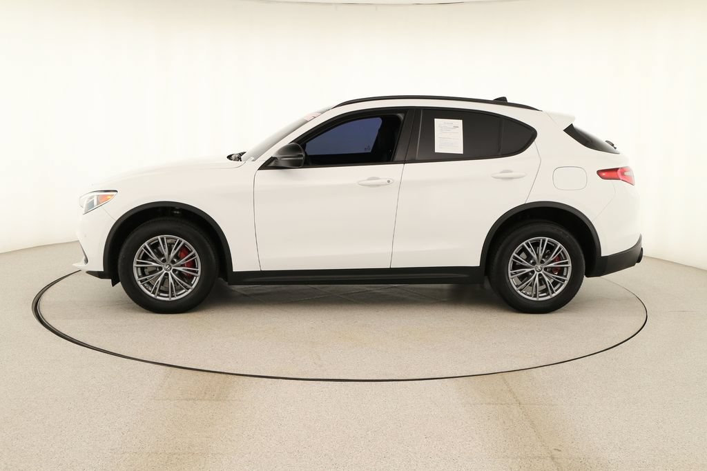 Used 2023 Alfa Romeo Stelvio Sprint RWD image 2