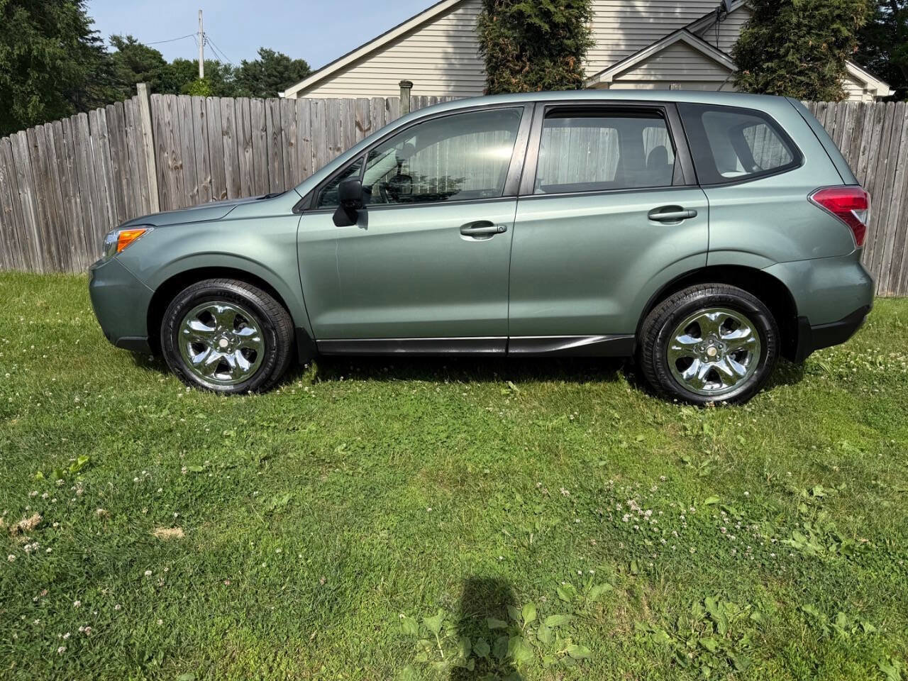 Used 2015 Subaru Forester 2.5i AWD/4WD image 1