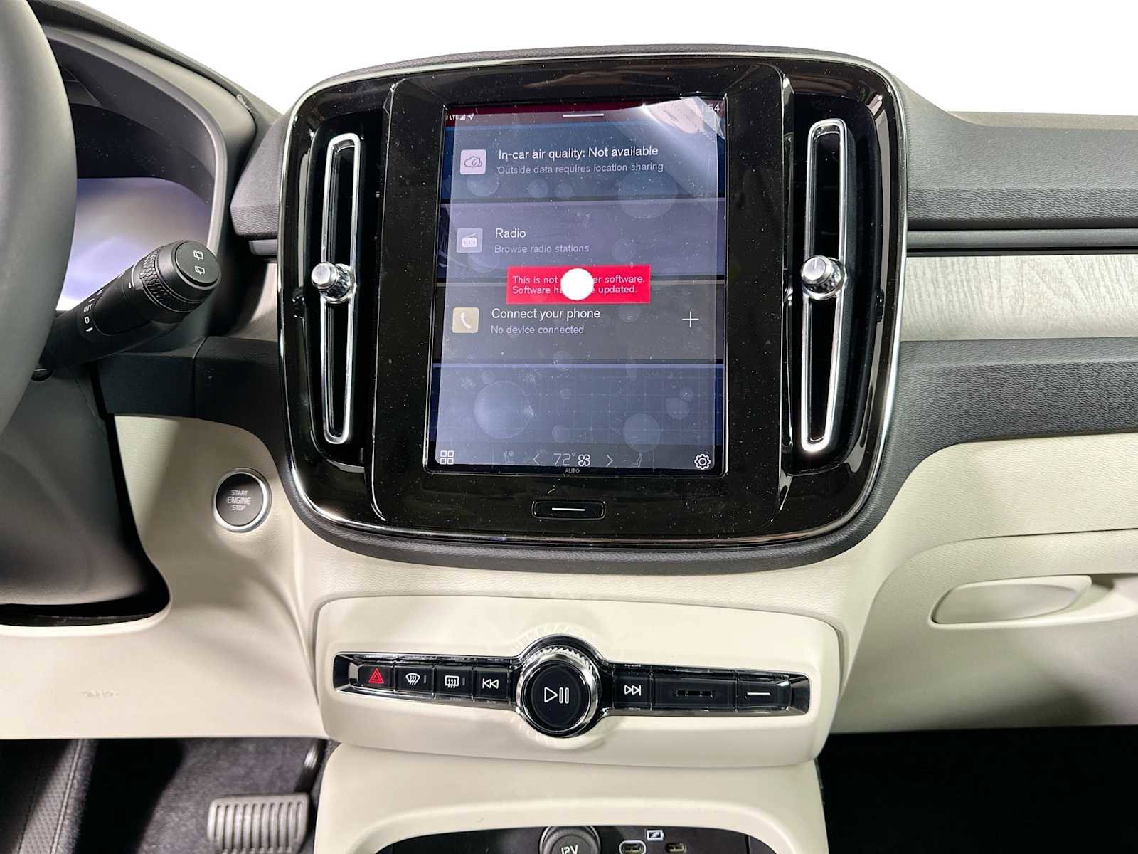 Used 2025 Volvo XC40 B5 Plus w/ Protection Package Premier image 11