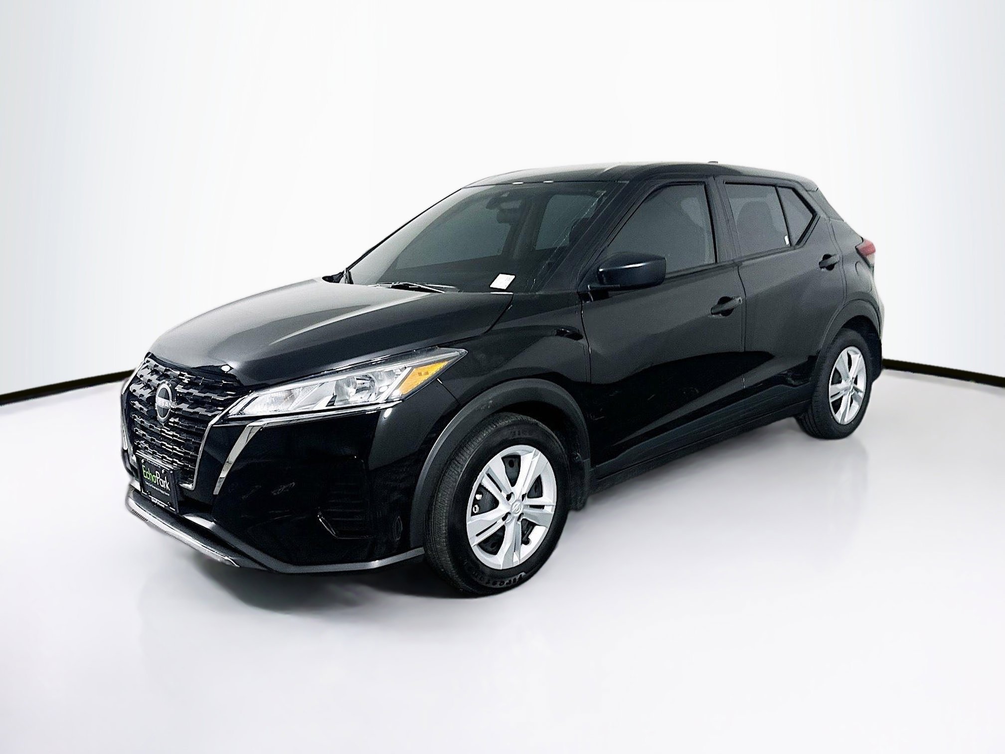 Used 2024 Nissan Kicks S image 3