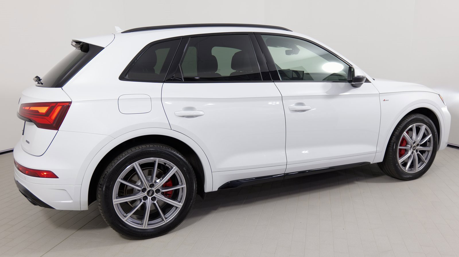 Used 2024 Audi Q5 e Premium Plus w/ Premium Plus Package image 25
