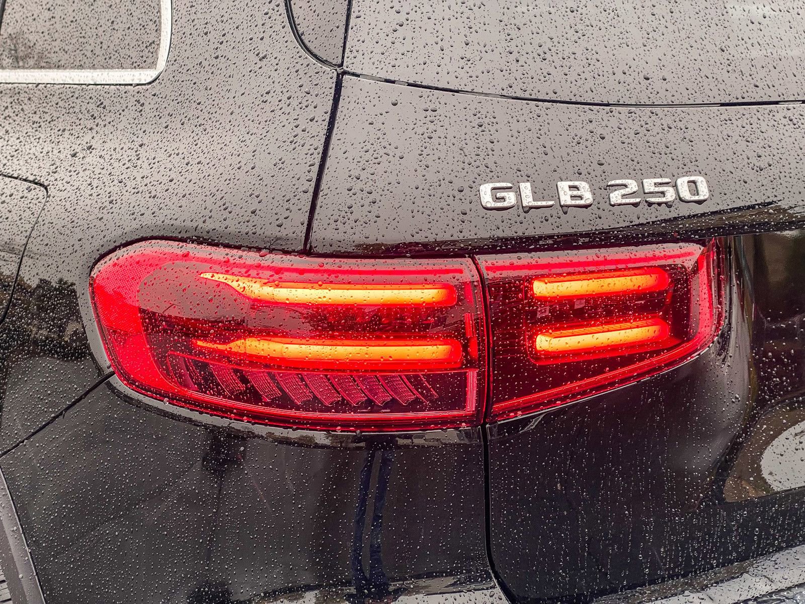 New 2025 Mercedes-Benz GLB 250 4MATIC image 8