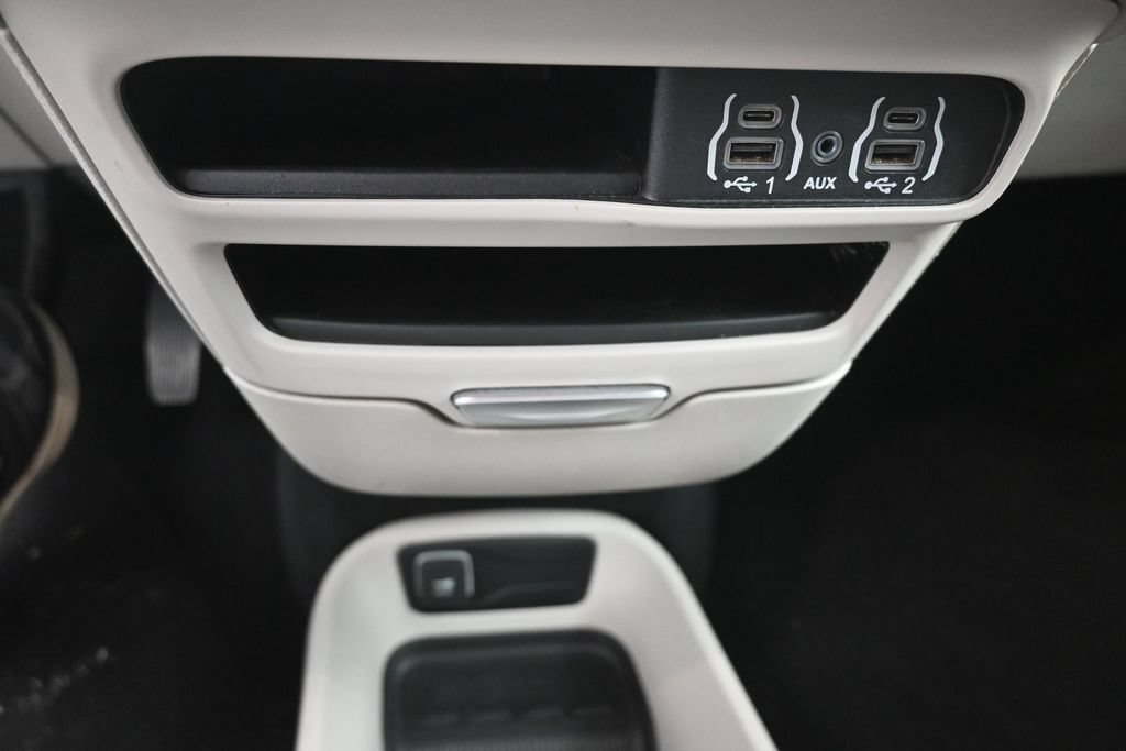 Used 2024 Chrysler Pacifica Touring-L FWD image 28