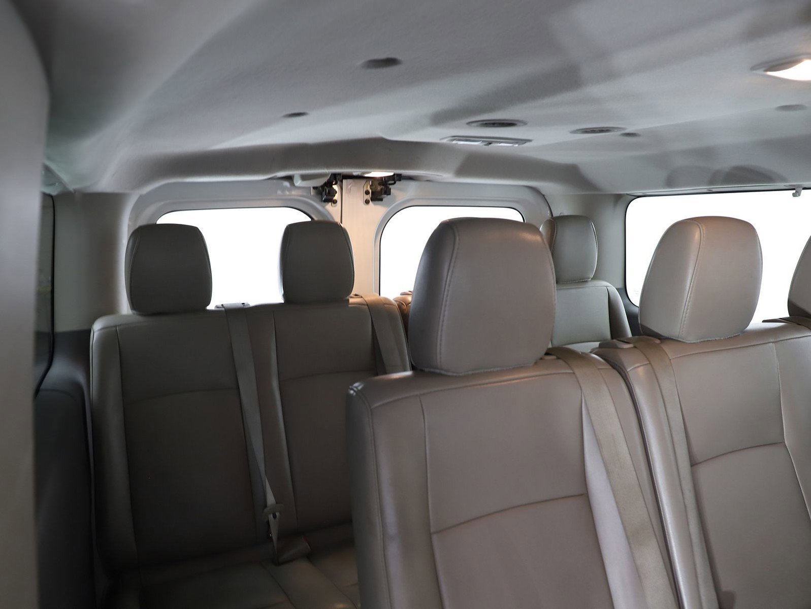 Used 2020 Nissan NV 3500 SL image 16