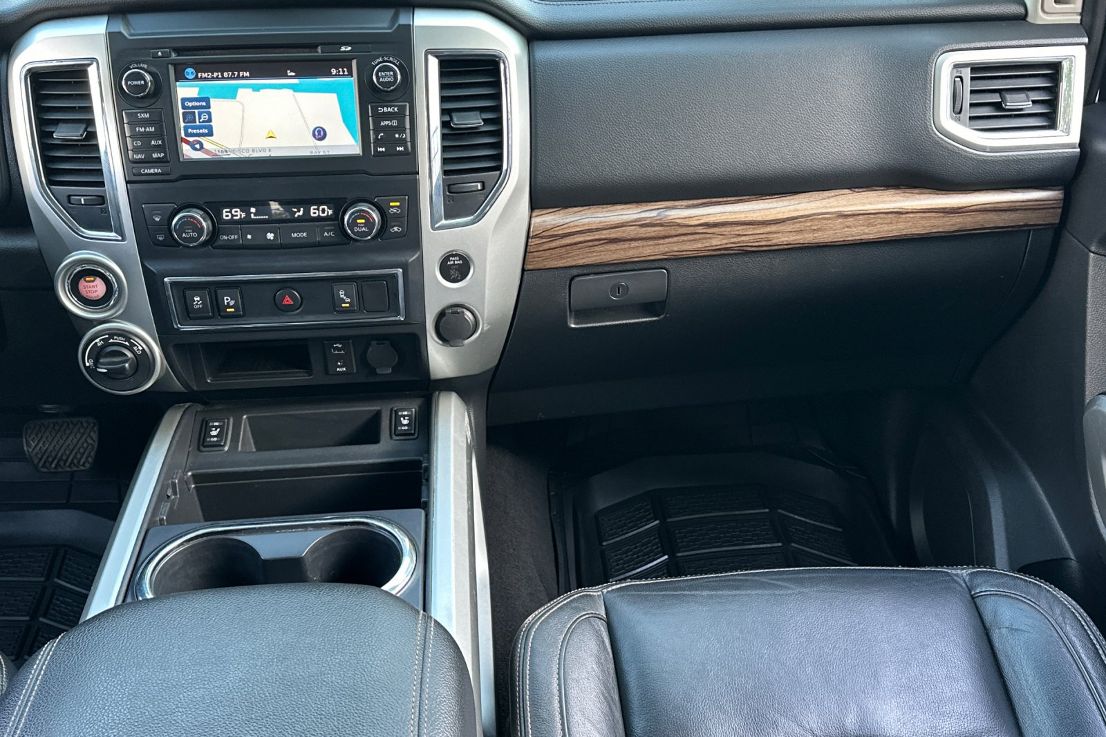 Used 2018 Nissan Titan SL AWD/4WD image 17