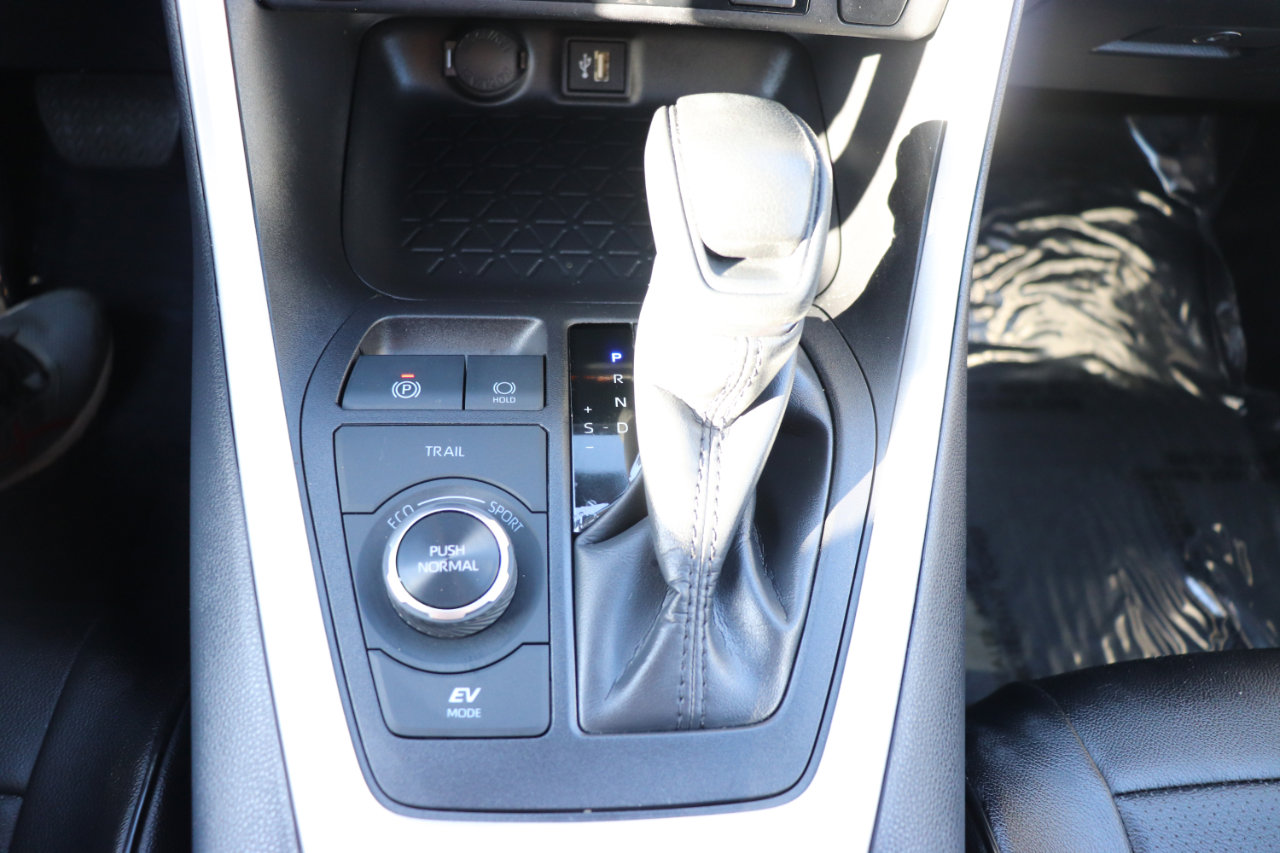 Used 2025 Toyota RAV4 XLE image 35