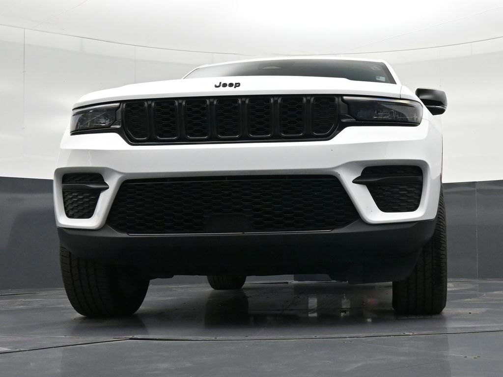 Used 2022 Jeep Grand Cherokee Altitude RWD image 43