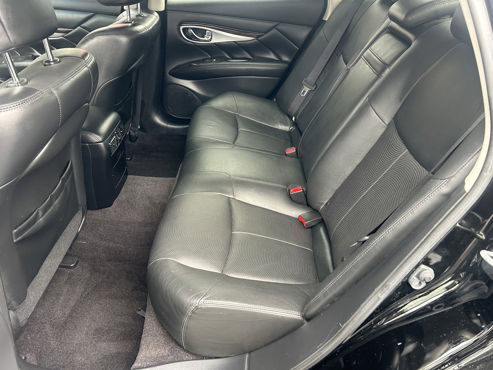 Used 2017 INFINITI Q70 3.7 image 14