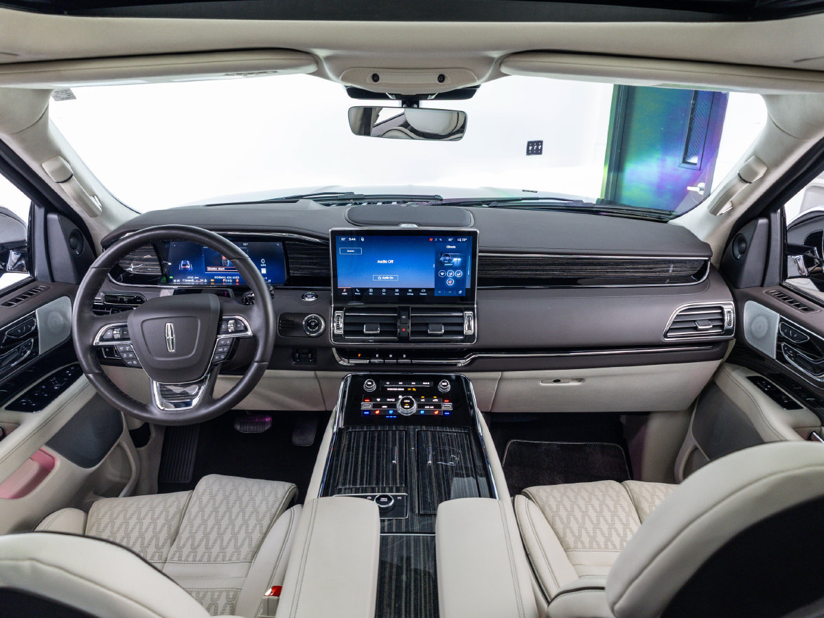 Used 2024 Lincoln Navigator Black Label AWD/4WD image 14