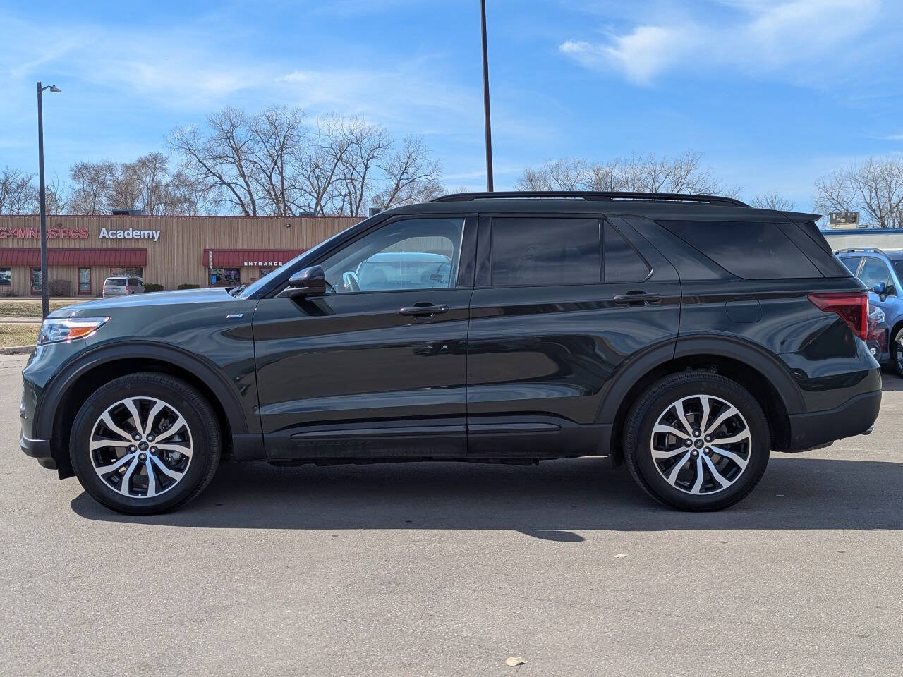 Used 2023 Ford Explorer ST-Line w/ Class IV Trailer Tow Package AWD/4WD image 8