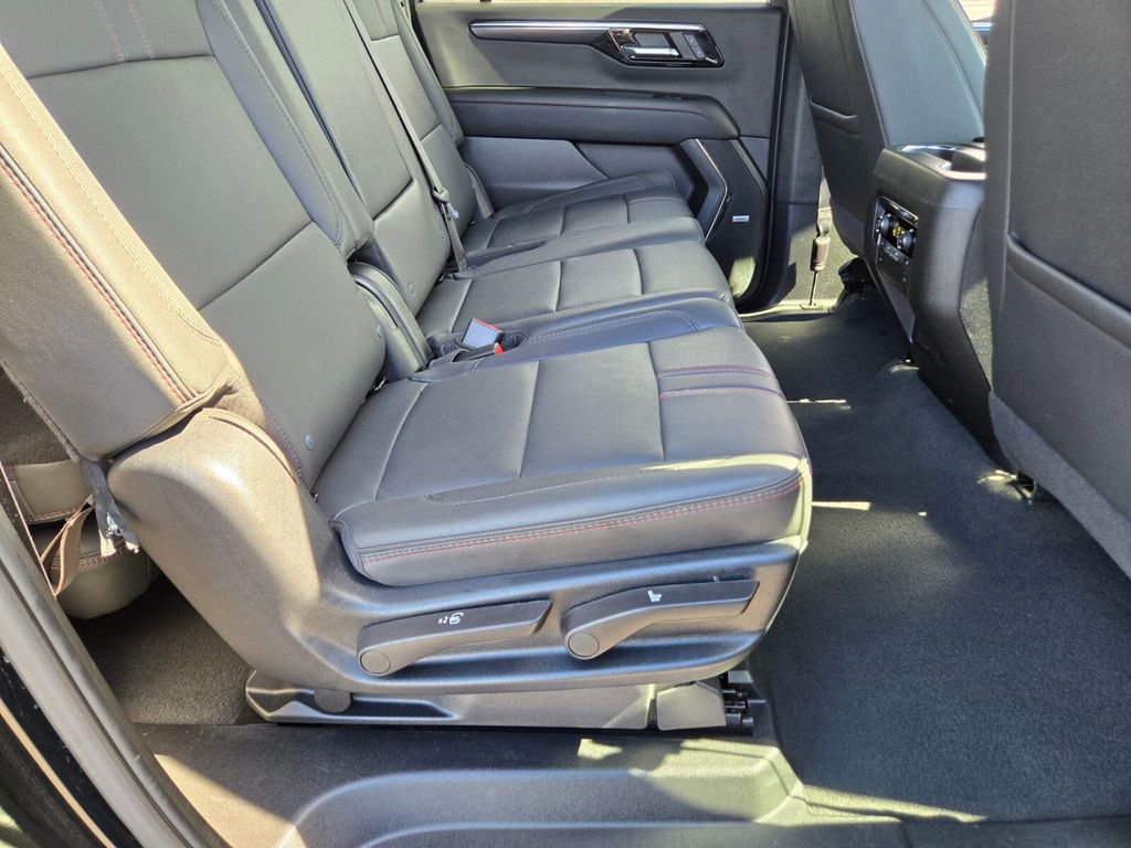 Used 2025 Chevrolet Suburban RST w/ Comfort Package AWD/4WD image 15