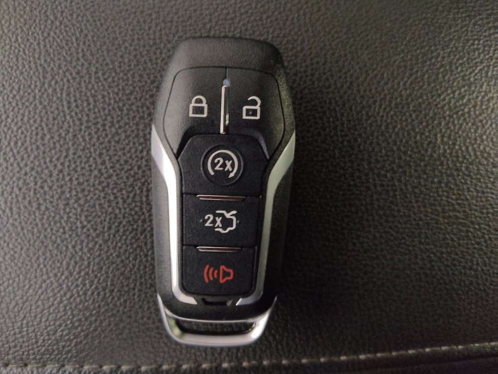 Used 2016 Ford Fusion Titanium FWD image 32