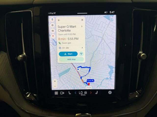 Used 2023 Volvo XC60 B5 Plus image 11