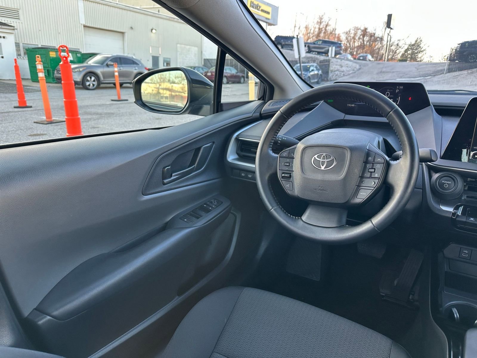 Used 2025 Toyota Prius LE image 33
