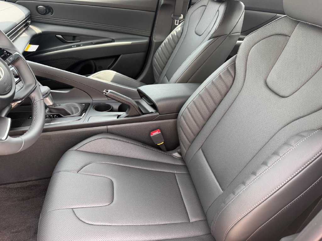 New 2026 Hyundai Elantra SEL Sport FWD image 2