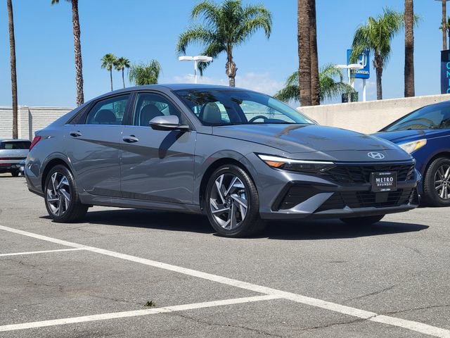 Used 2025 Hyundai Elantra Limited image 35