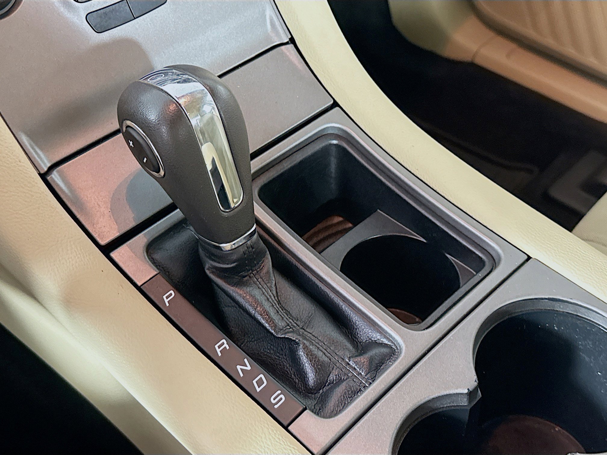 Used 2018 Ford Taurus SE image 17