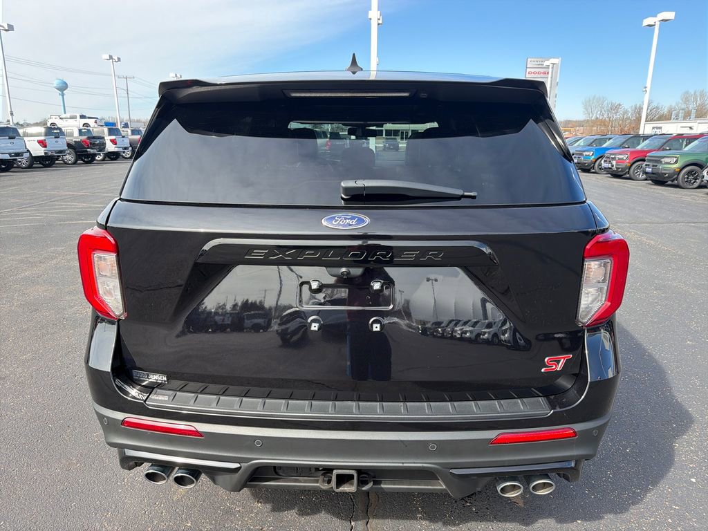 Used 2022 Ford Explorer ST w/ Equipment Group 401A image 4