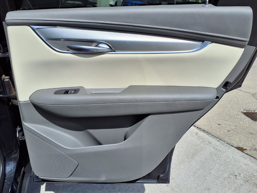 Used 2021 Cadillac XT5 Premium Luxury FWD image 12