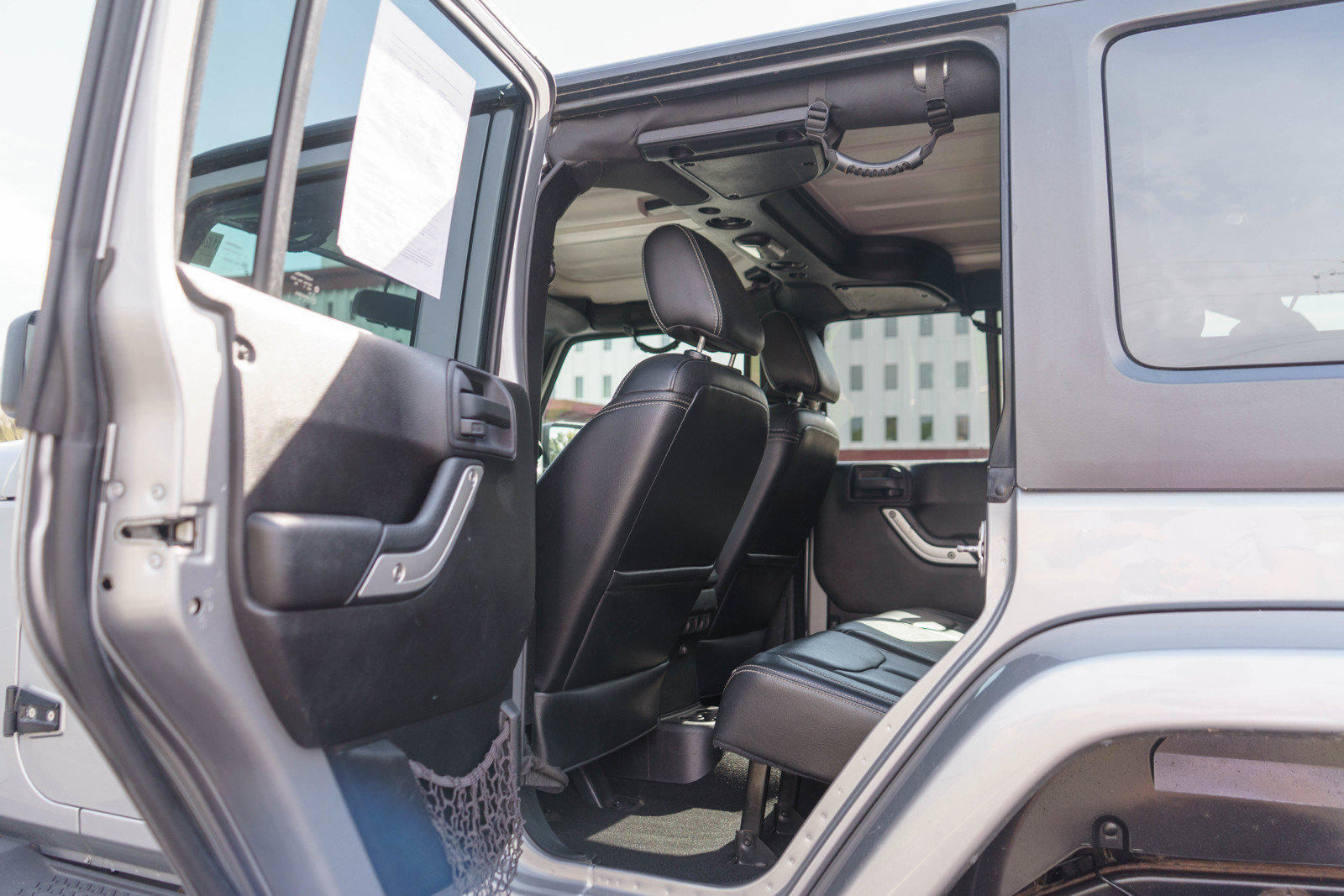 Used 2015 Jeep Wrangler Unlimited Sahara w/ Connectivity Group AWD/4WD image 13