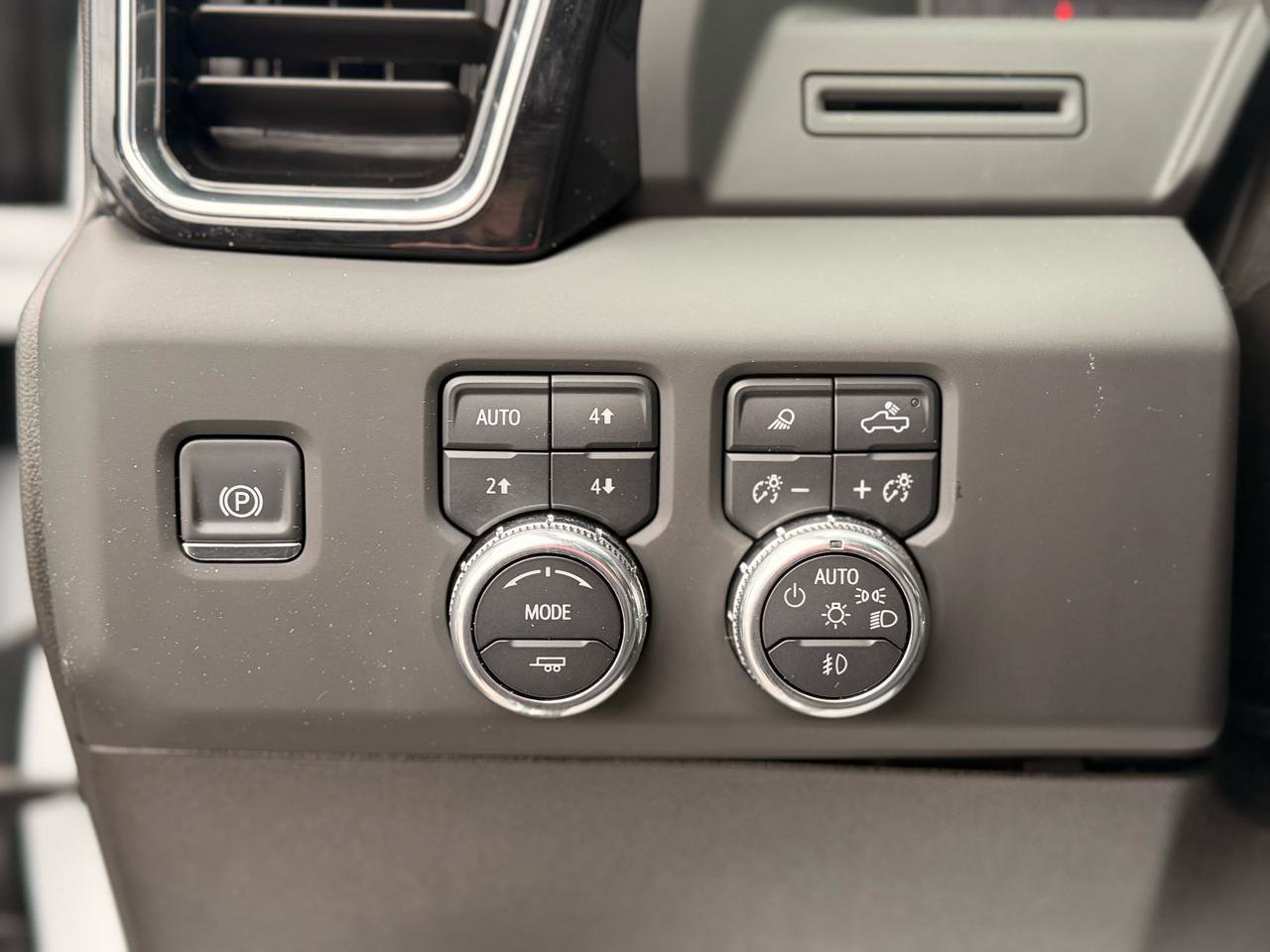 Used 2025 GMC Sierra 3500 Denali AWD/4WD image 13