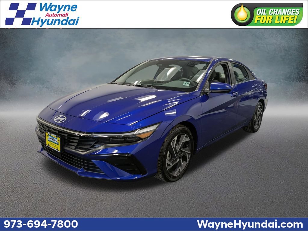 Certified 2025 Hyundai Elantra SEL w/ Cargo Package FWD image 1