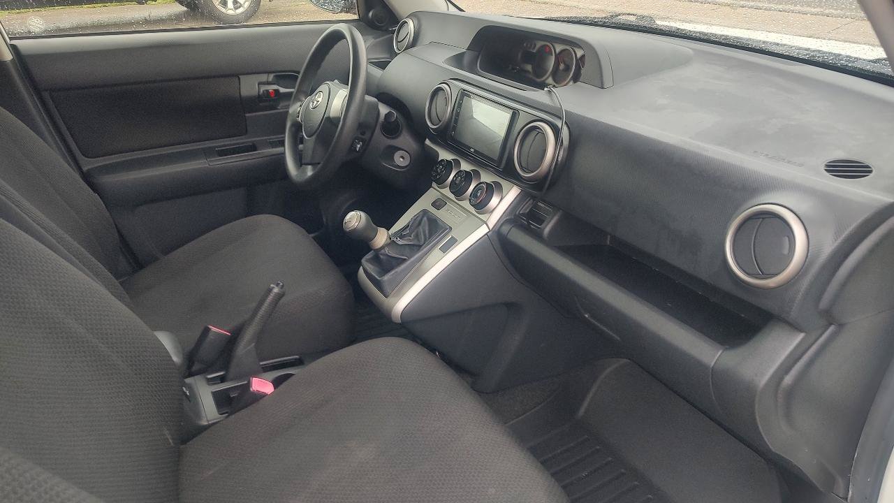 Used 2010 Scion xB FWD image 24