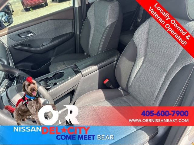Used 2022 Nissan Rogue SV FWD image 16