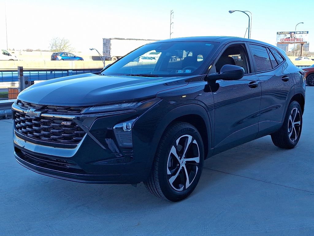 Used 2024 Chevrolet Trax RS w/ Sunroof Package FWD image 6