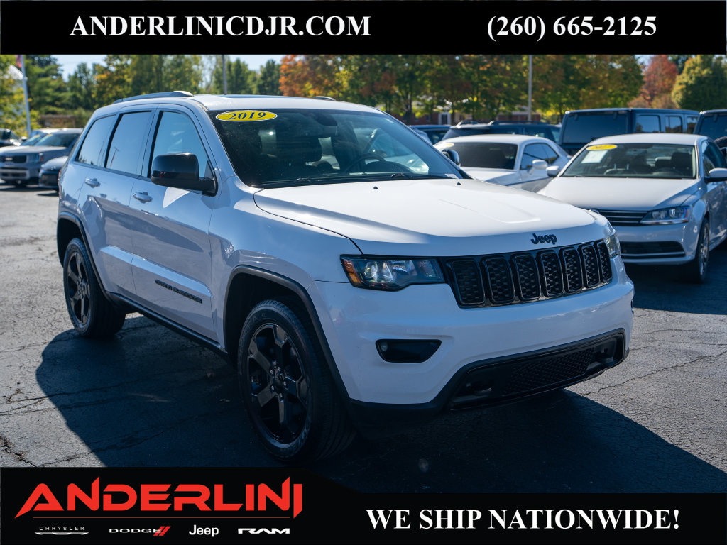 Used 2019 Jeep Grand Cherokee Laredo AWD/4WD image 1