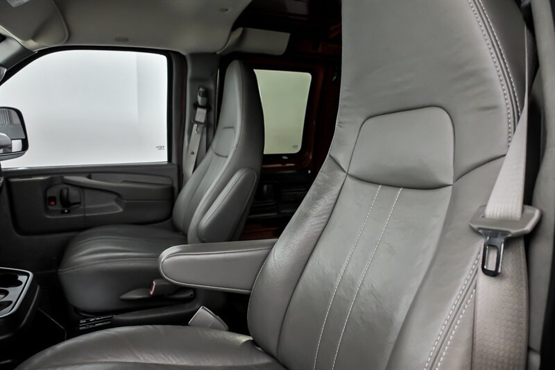 Used 2014 GMC Savana 1500 RWD image 17